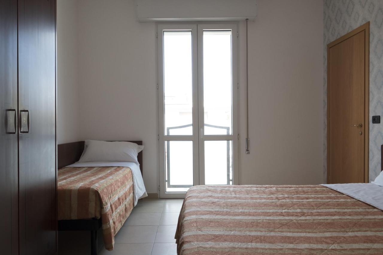 Hotel Rex Rimini Bagian luar foto