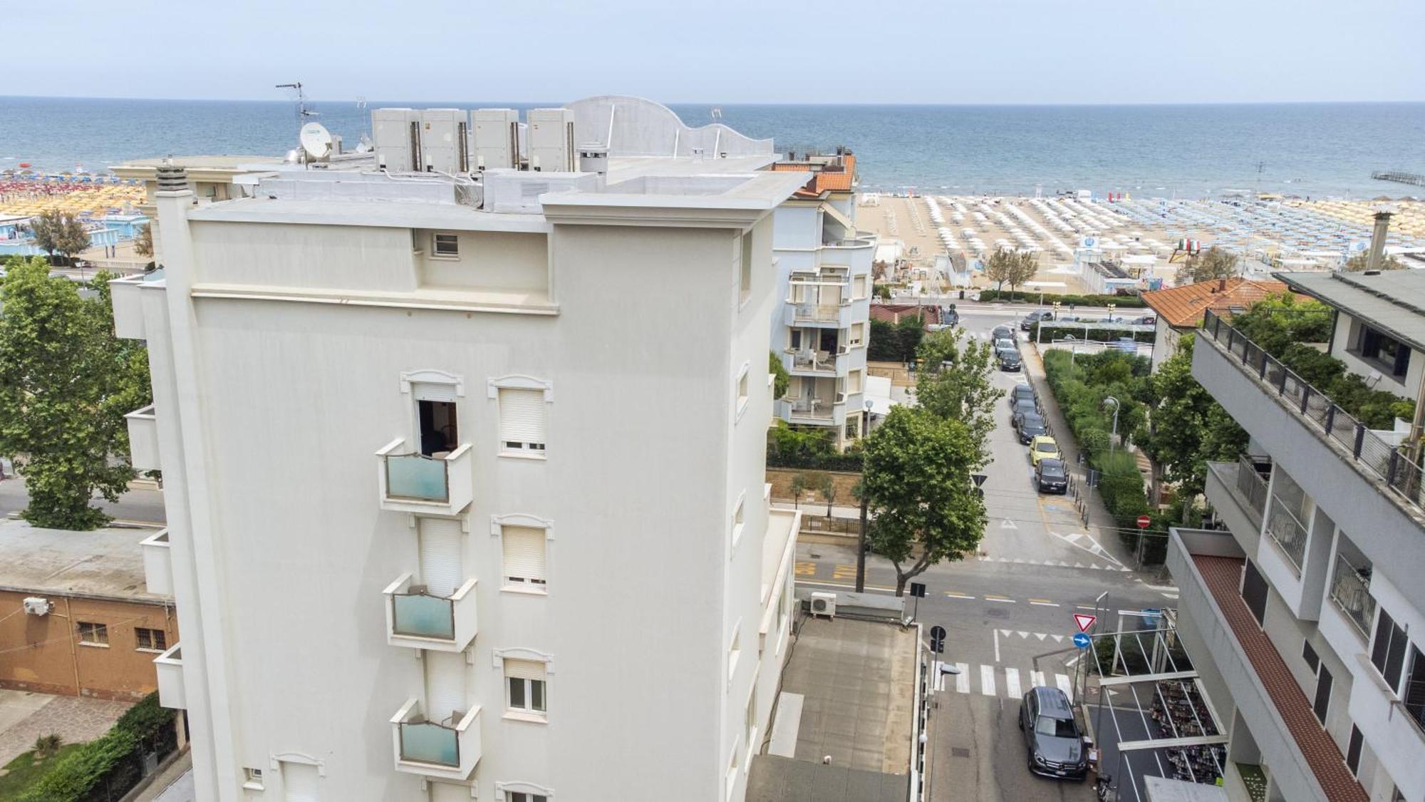 Hotel Rex Rimini Bagian luar foto