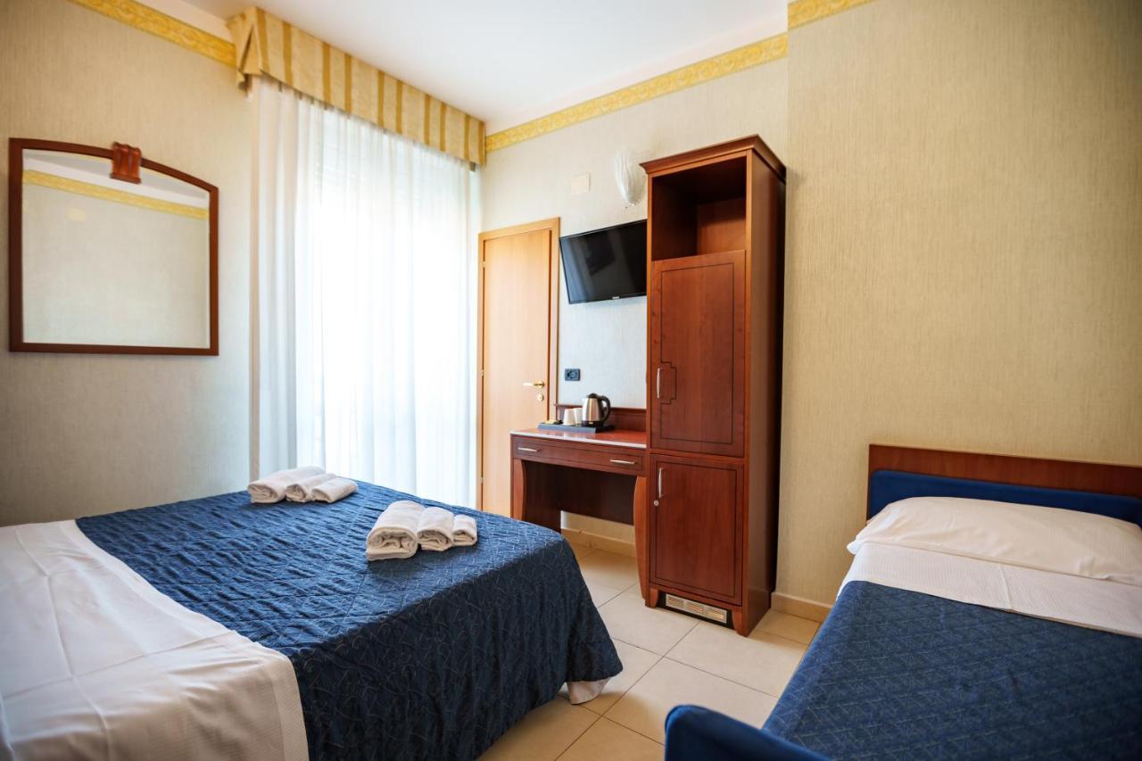 Hotel Rex Rimini Bagian luar foto