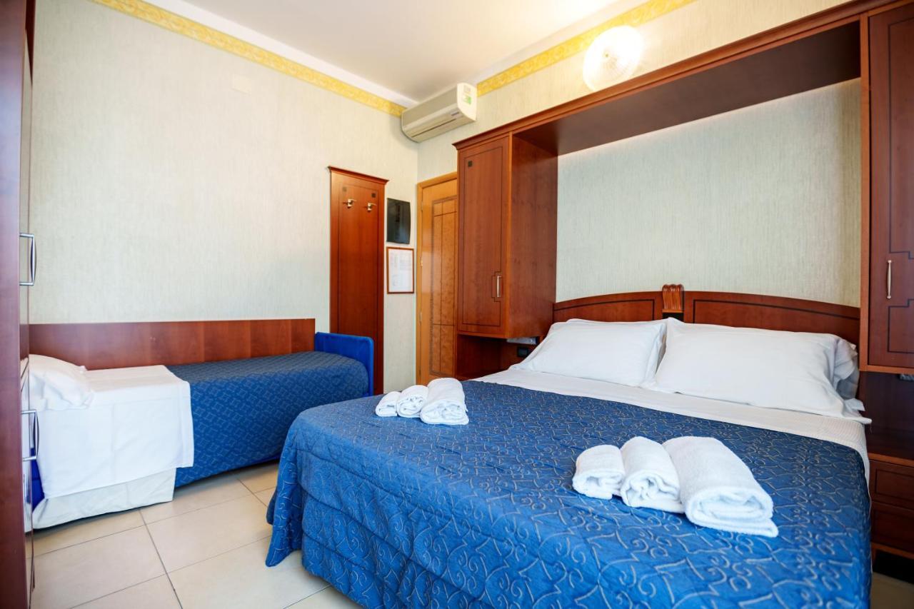 Hotel Rex Rimini Bagian luar foto