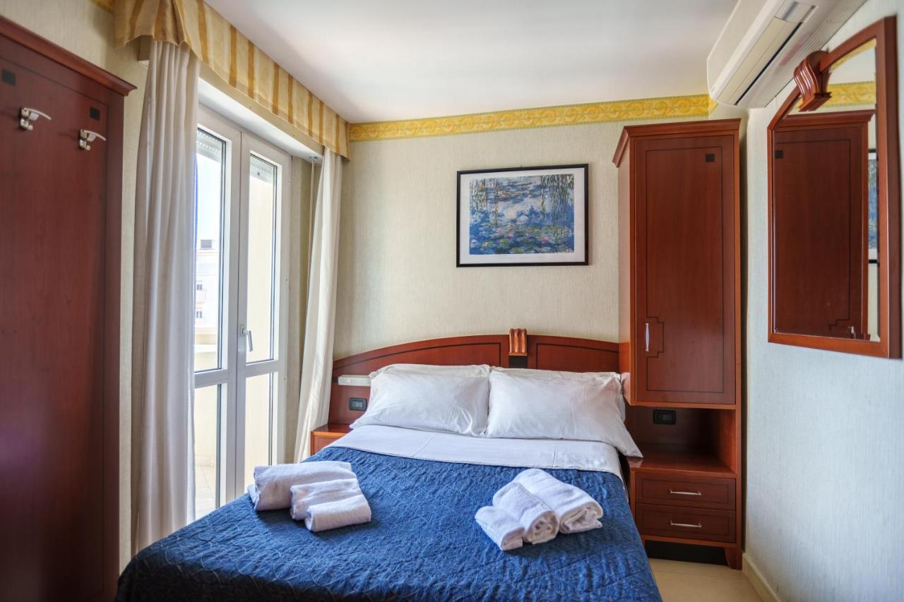Hotel Rex Rimini Bagian luar foto