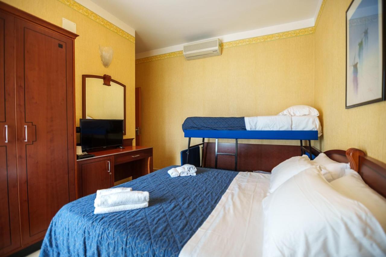 Hotel Rex Rimini Bagian luar foto