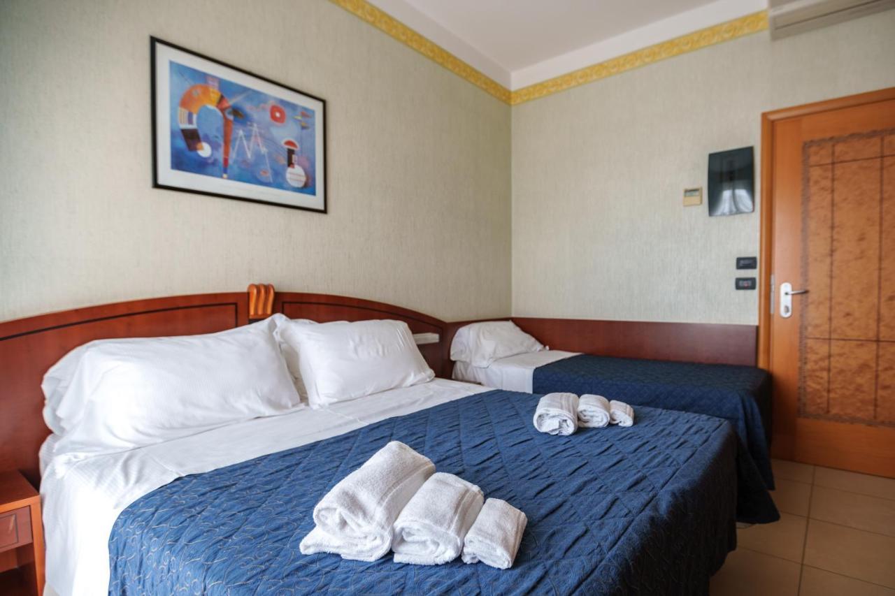 Hotel Rex Rimini Bagian luar foto