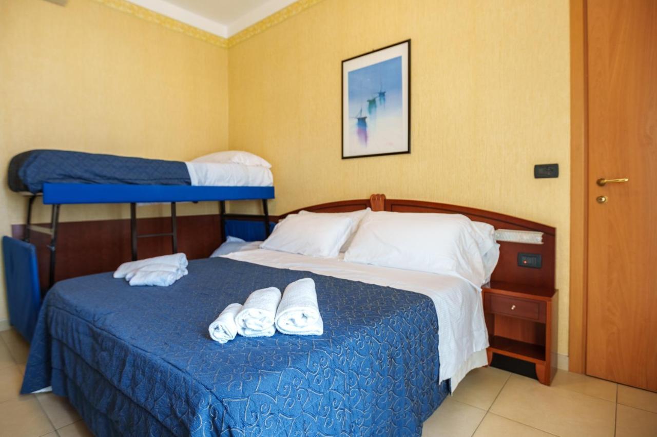 Hotel Rex Rimini Bagian luar foto