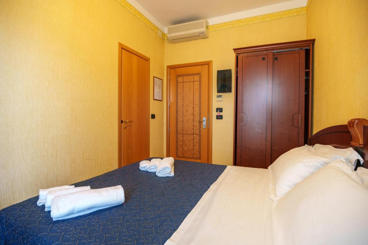 Hotel Rex Rimini Bagian luar foto