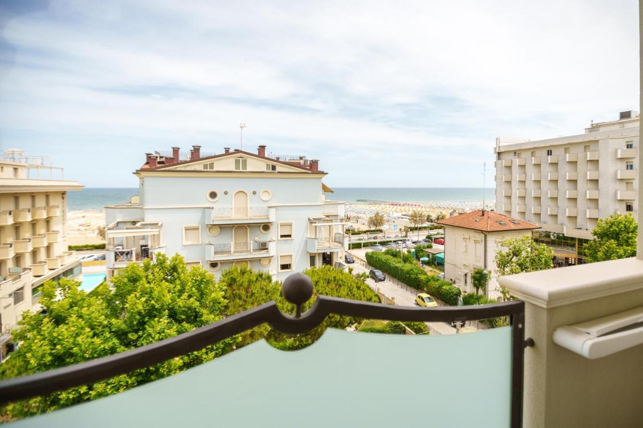 Hotel Rex Rimini Bagian luar foto