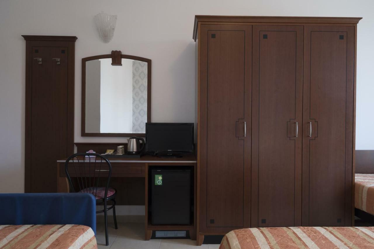 Hotel Rex Rimini Bagian luar foto